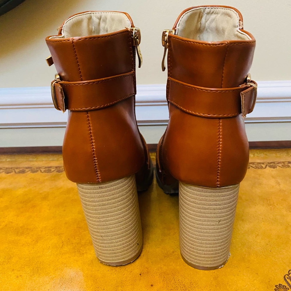 M&L Mango Rugged Biker Block Heel Zippered Lug Sole Ankle Bootie Boots Size 9 - Picture 5 of 11